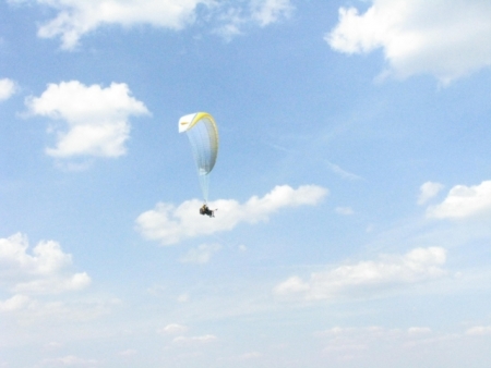 Hans-JÃ¼rgen mit Anette in der Luft